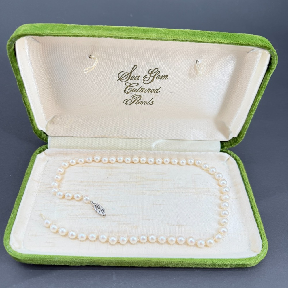 Vintage 16" Sea Glen Cultured Pearl Necklace with Original Case! 1950's